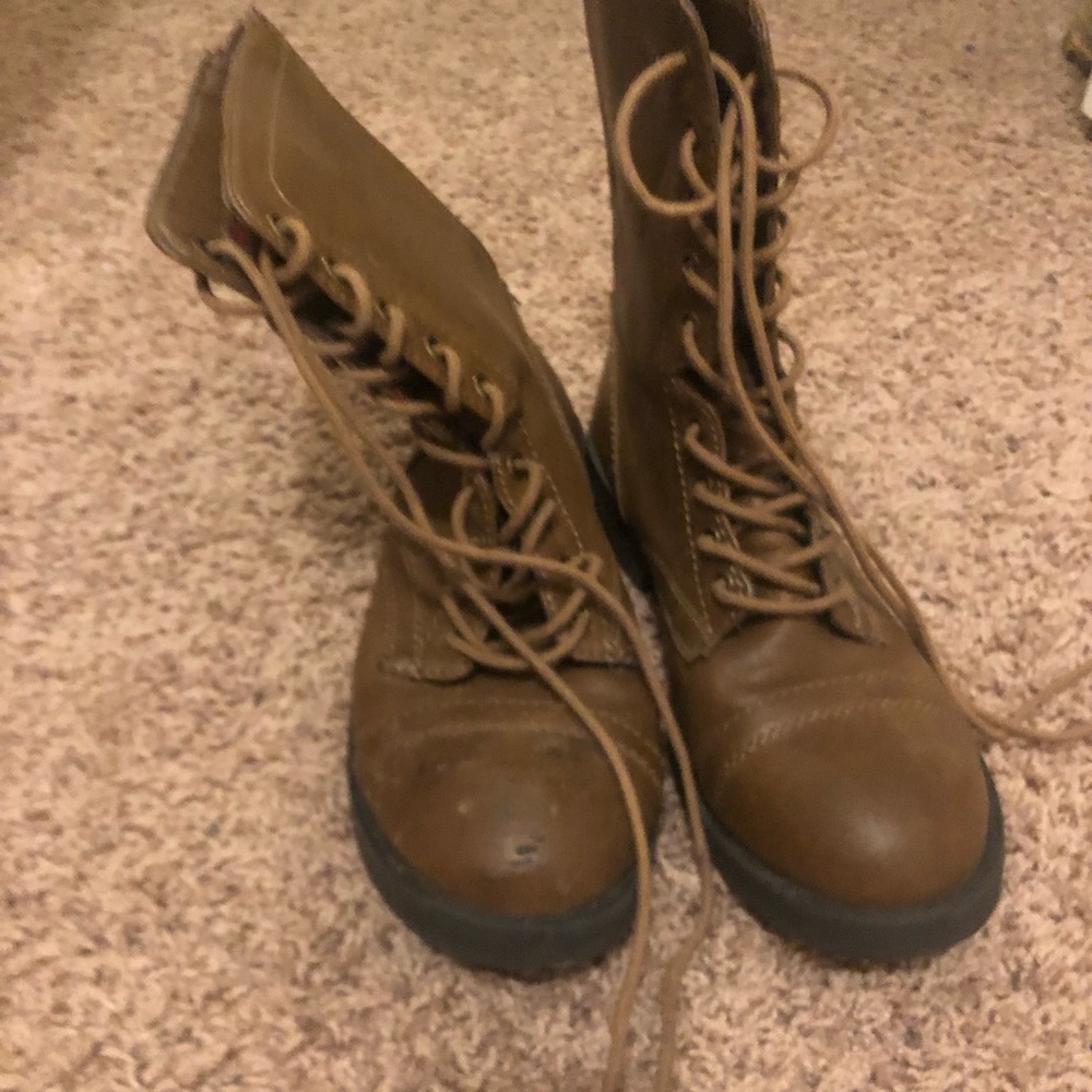 Women’s combat boots- mid rise